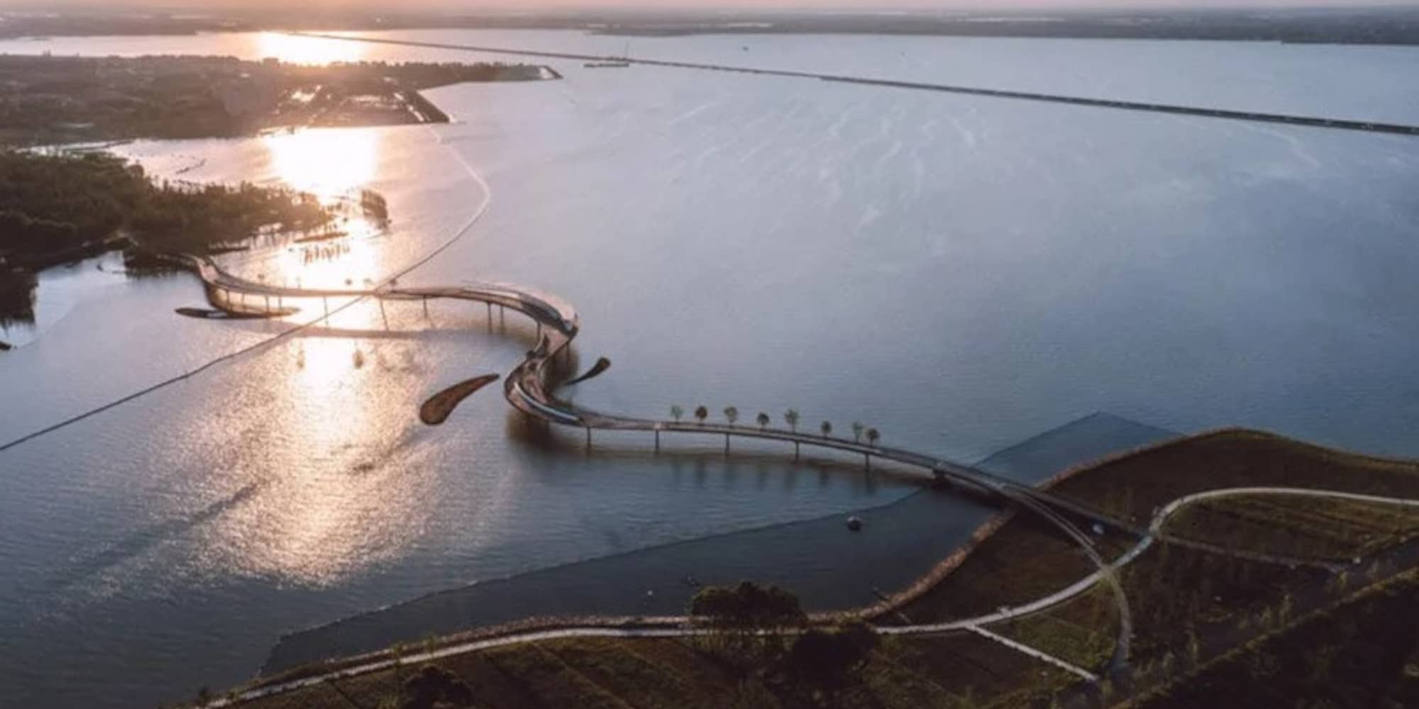 Σαγκάη: Μια υβριδική γέφυρα-φίδι στη λίμνη Yuandang