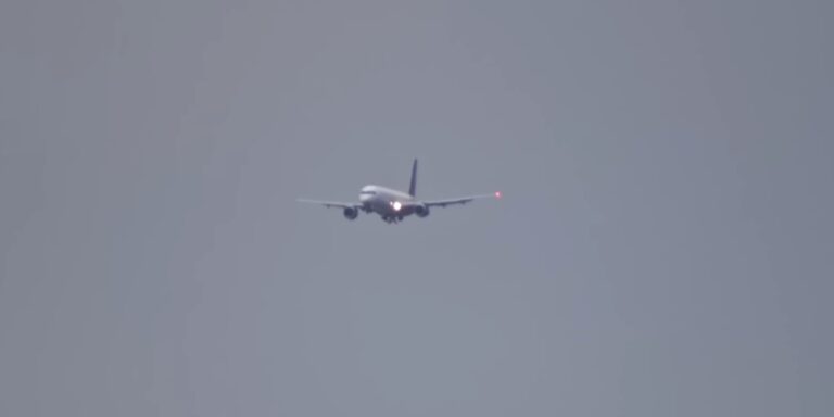 Πτήση – «τρόμος» για τη Μάντσεστερ Σίτι – Στο έλεος των ανέμων το αεροπλάνο (βίντεο) 