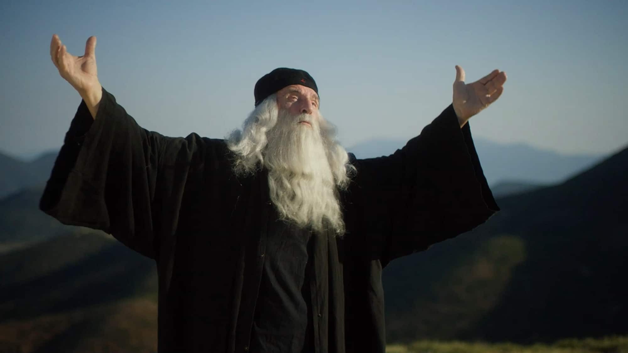 Ο Νικήτας Τσακίρογλου στον ρόλο του Αρσενίου στη σειρά «Άγιος Παΐσιος» στο MEGA