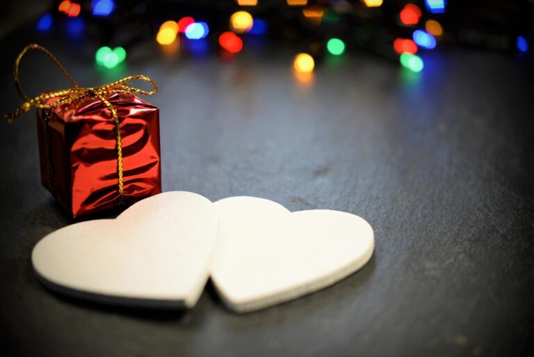 Άγιος Βαλεντίνος: Ο προστάτης των ερωτευμένων – Έξι πράγματα που δεν ξέρατε για τη ζωή και την πορεία του