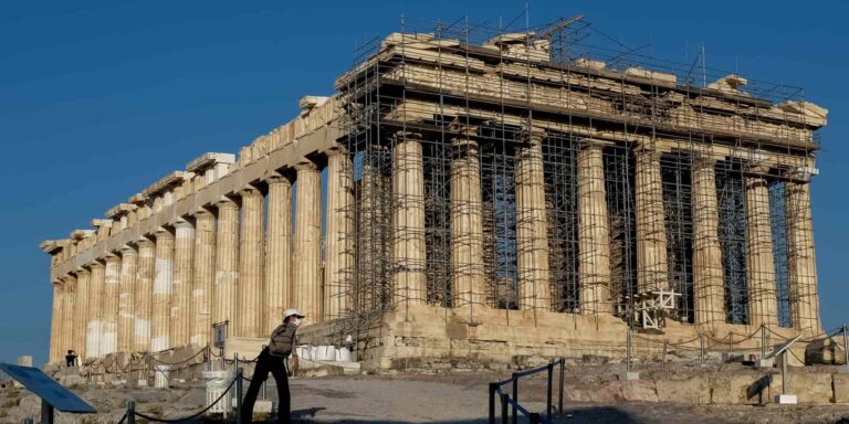 Ο τουρισμός «άντεξε» στην Αθήνα εν μέσω πανδημίας το 2021 – Οι επισκέπτες τη βαθμολόγησαν με 8,1 στα 10