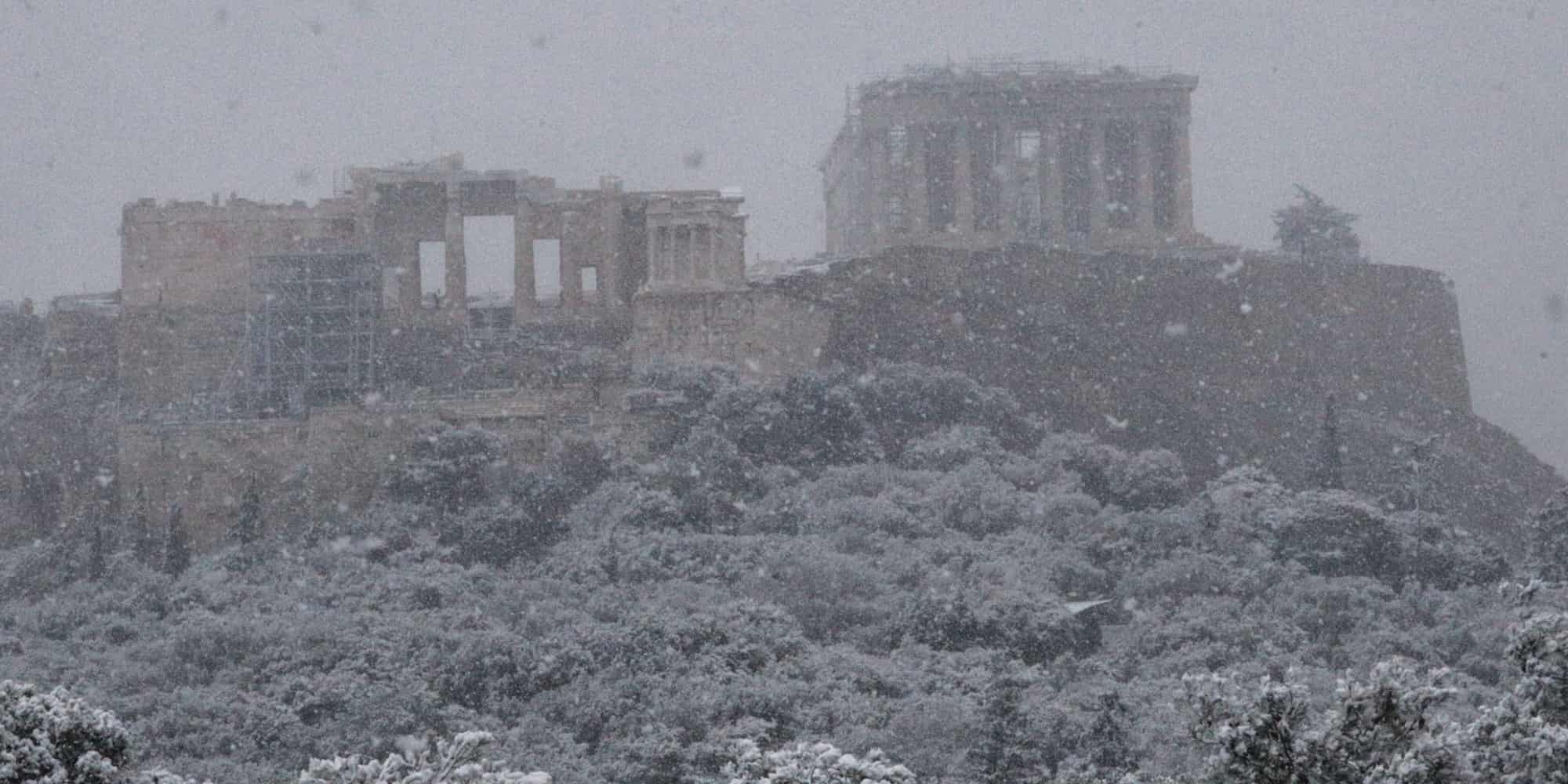 Η κακοκαιρία «χτύπησε» και την Ελλάδα - Η χιονισμένη Ακρόπολη