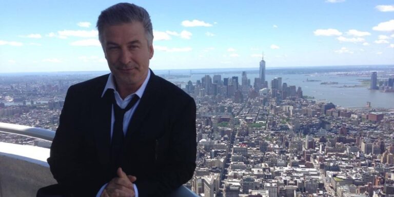 Εξοργισμένος με τον Alec Baldwin ο χήρος της Hutchins που έπεσε νεκρή στα γυρίσματα ταινίας