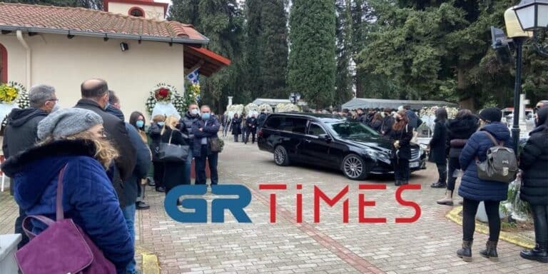 Δολοφονία του 19χρονου Άλκη: Το τελευταίο «αντίο» στη Βέροια, απαρηγόρητη η οικογένεια (εικόνες & βίντεο)