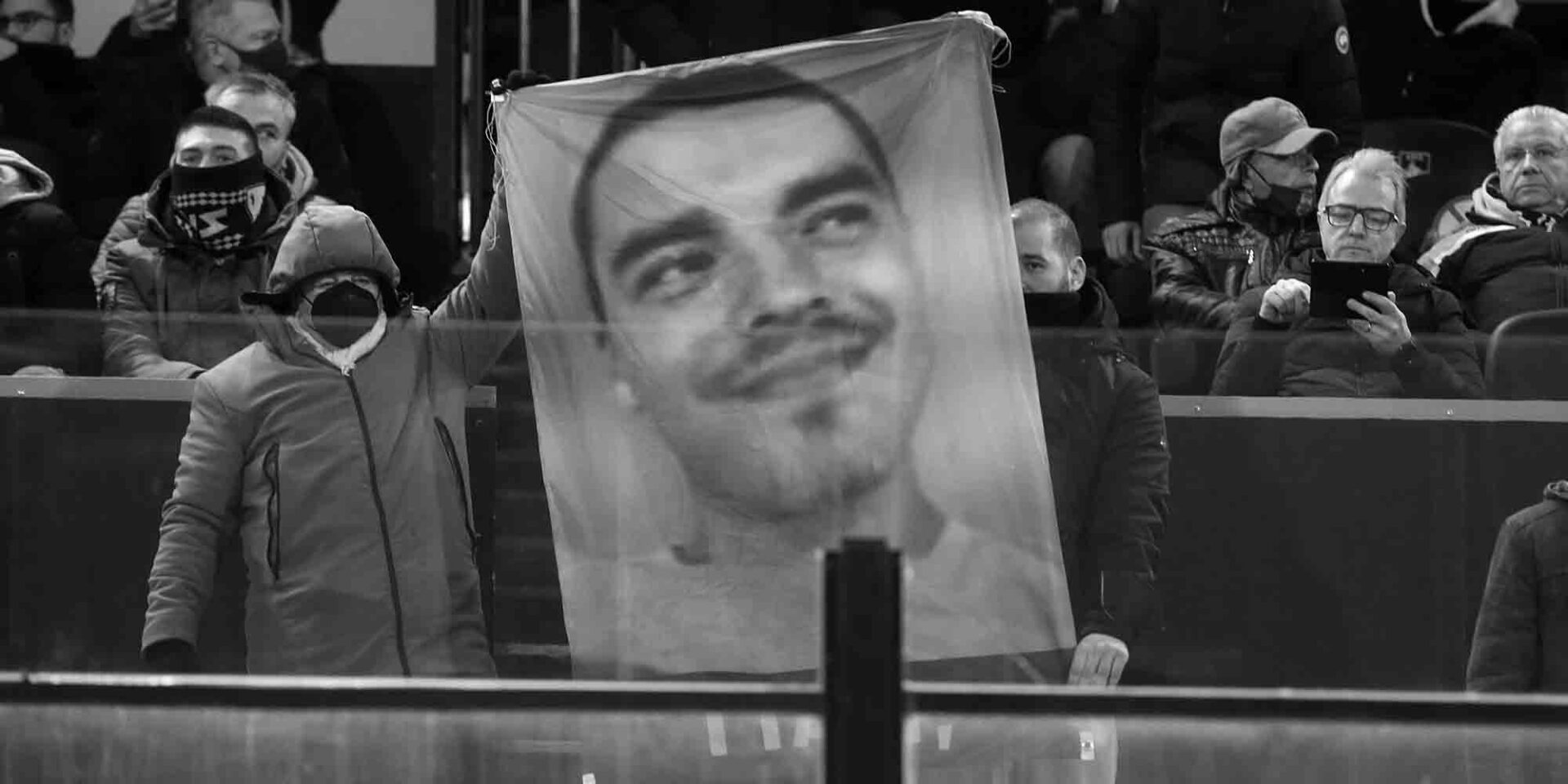 Πανό με το πρόσωπο του Άλκη