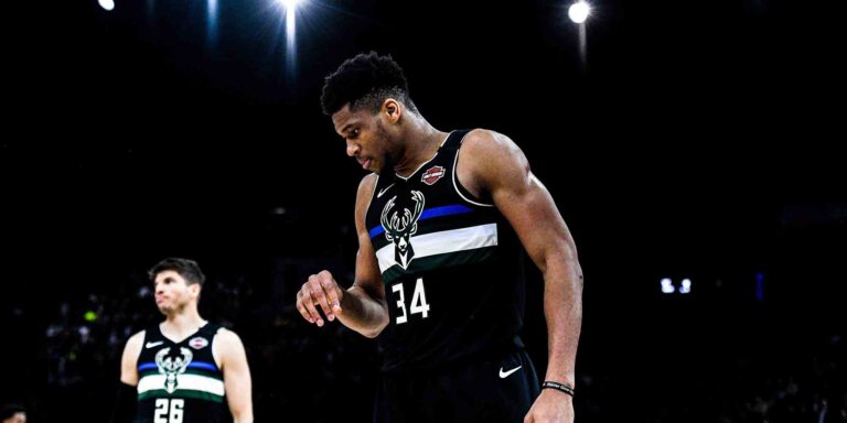 Ο Αντετοκούνμπο βοήθησε τον γιο του να καρφώσει (βίντεο)