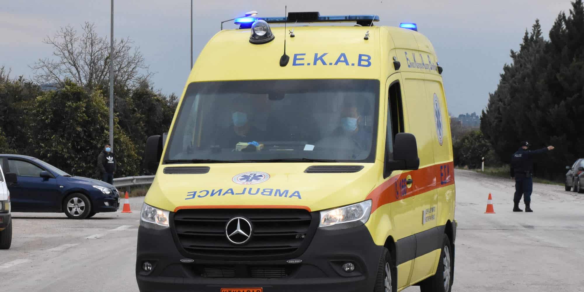 Ασθενοφόρο του ΕΚΑΒ στο δρόμο - Θεσσαλονίκη