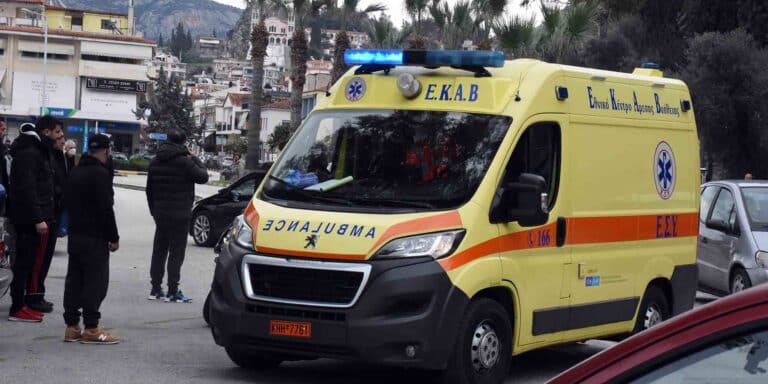 Συναγερμός στον Τύρναβο: Βρέφος κατάπιε λαστιχάκι και μεταφέρθηκε στο νοσοκομείο