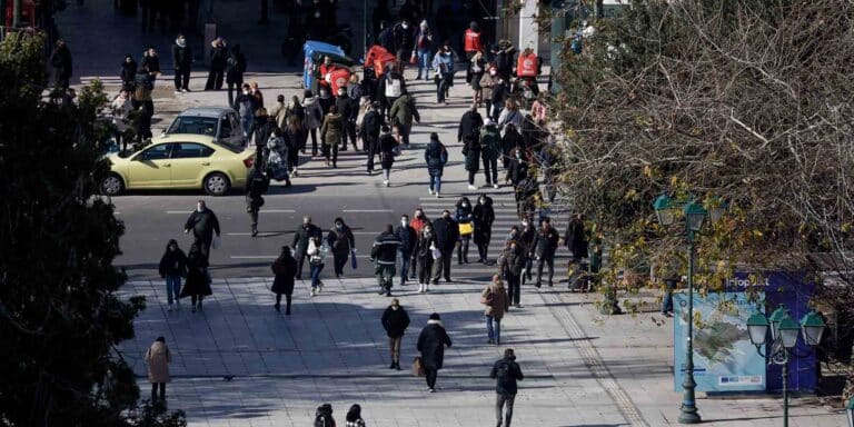 Κορονοϊός: 77 θάνατοι, 463 διασωληνωμένοι και 15.305 νέα κρούσματα