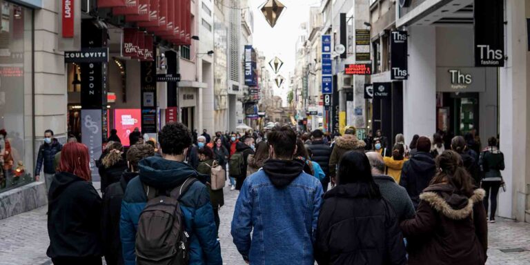 Κορονοϊός: Μειώνονται αισθητά οι σκληροί δείκτες – Μια ανάσα από την άρση μέτρων σε γήπεδα και διασκέδαση