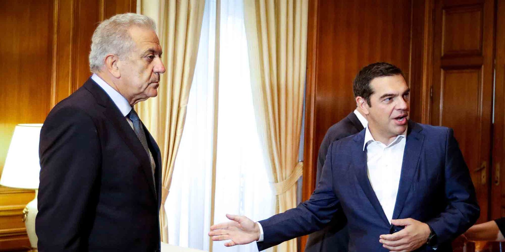 Ο Δημήτρης Αβραμόπουλος μαζί με τον Αλέξη Τσίπρα