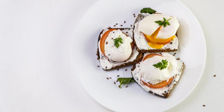 5 άχαστα μυστικά για τέλειο αυγό ποσέ από τον Jamie Oliver (βίντεο)