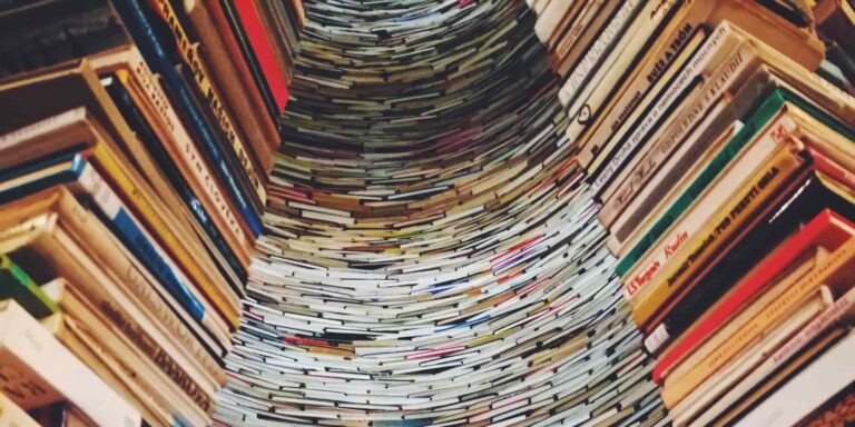 Infinity Book Tower: Ο ατελείωτος πύργος με τα βιβλία στην Πράγα – Τι συμβολίζει (βίντεο)