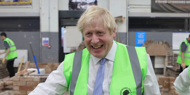 Βρετανία: Με μίνι ανασχηματισμό «ξορκίζει» τις βολές στο πρόσωπό του ο Τζόνσον