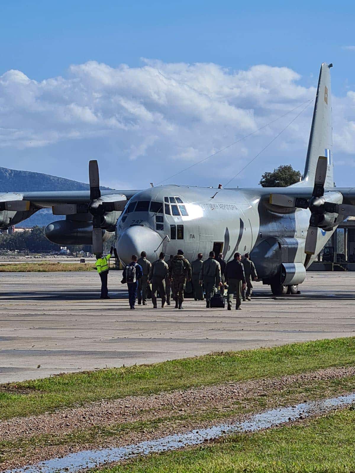  Τα C-130 με αμυντικό υλικό από την Ελλάδα στην Ουκρανία