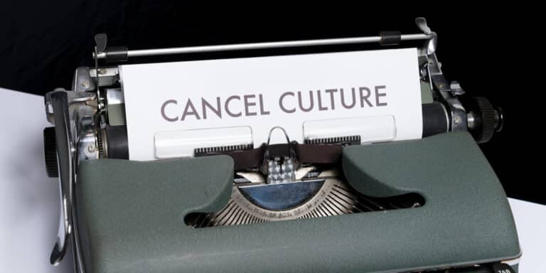 Cancel Culture: Ζούμε στην εποχή του ψηφιακού εξοστρακισμού