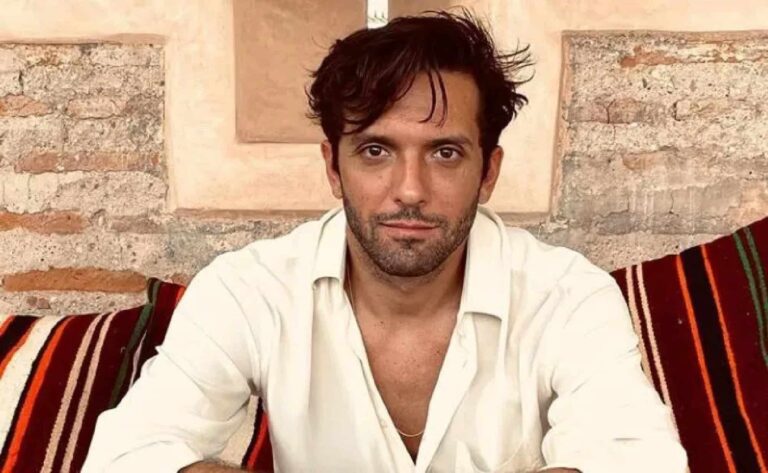 Δημήτρης Μοθωναίος κατά Σάκη Ρουβά: «Είναι εθισμός η παιδοφιλία και η παιδεραστία;»