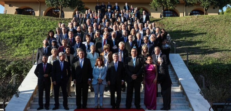 Η Διεθνής Ολυμπιακή Ακαδημία κατεβάζει τις σημαίες Ρωσίας και Λευκορωσίας