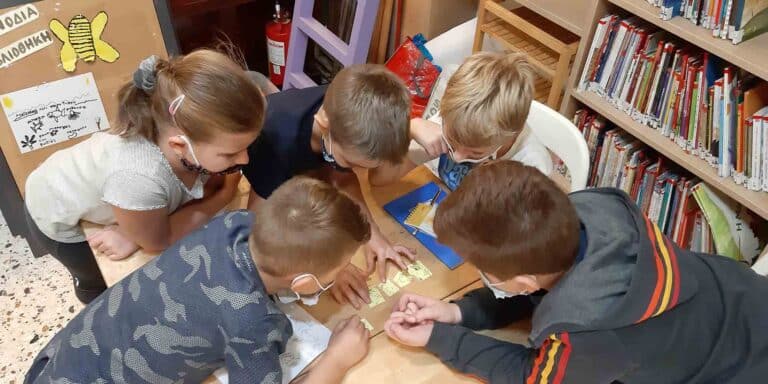 Τα παιδιά «φωνάζουν»: «Ένα σχολείο να μας χωράει όλους» (εικόνες & βίντεο)