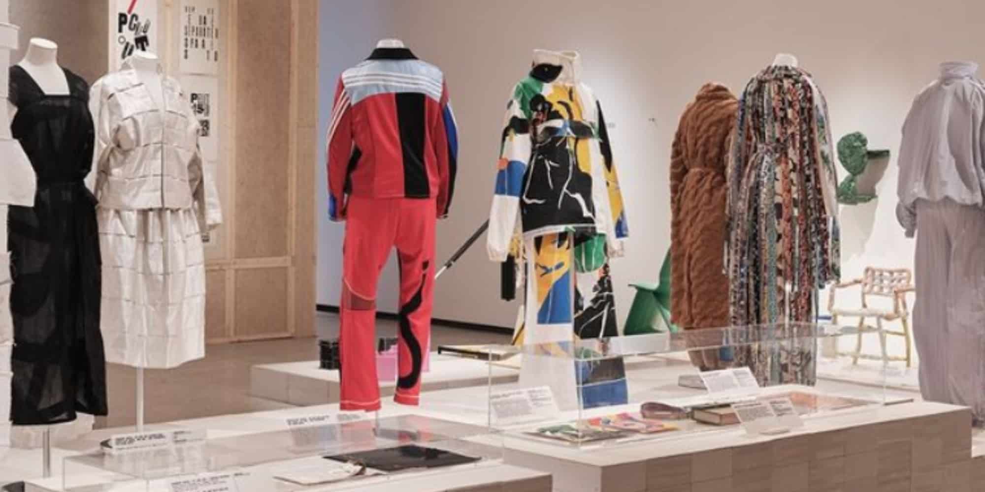 Έκθεση αφιερωμένη στη σχεδιάστρια μόδας Μπέθανι Γουίλιαμς στο Μουσείο Σχεδιασμού του Λονδίνου