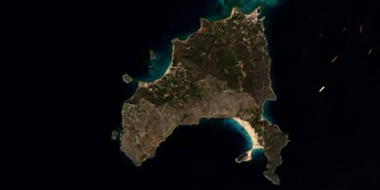 BEYOND: Δορυφορική φωτογραφία της Ελαφονήσου και της διάσημης παραλίας του Σίμου (βίντεο)