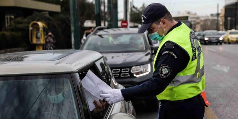 Σε 63.396 ελέγχους για τα μέτρα κατά του κορονοϊού «κόπηκαν» 119.150 ευρώ πρόστιμα