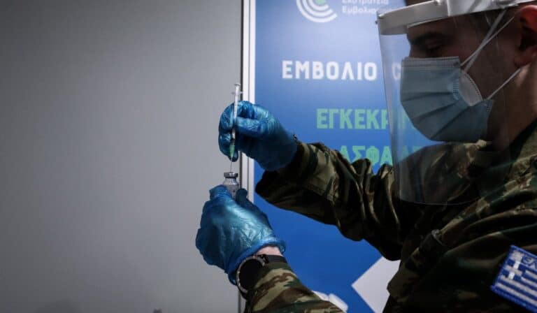 Γεωργαντάς: «Ποιοι θεωρούνται ανεμβολίαστοι χωρίς την τρίτη δόση κατά του κορονοϊού»