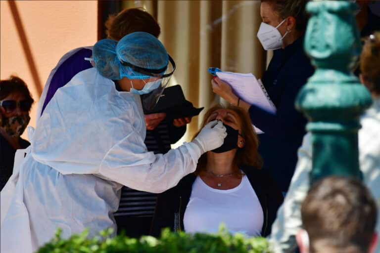 ΕΟΔΥ: Σε 158 σημεία πραγματοποιούνται σήμερα δωρεάν rapid test