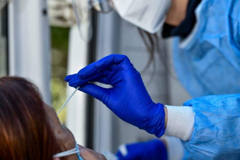 ΕΟΔΥ: Σε 159 σημεία πραγματοποιούνται σήμερα δωρεάν rapid test