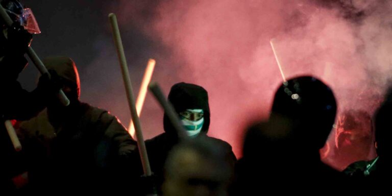 Οπαδικές διαφορές βλέπει η ΕΛ.ΑΣ. πίσω από την ανατίναξη πολυκατοικίας στου Ζωγράφου