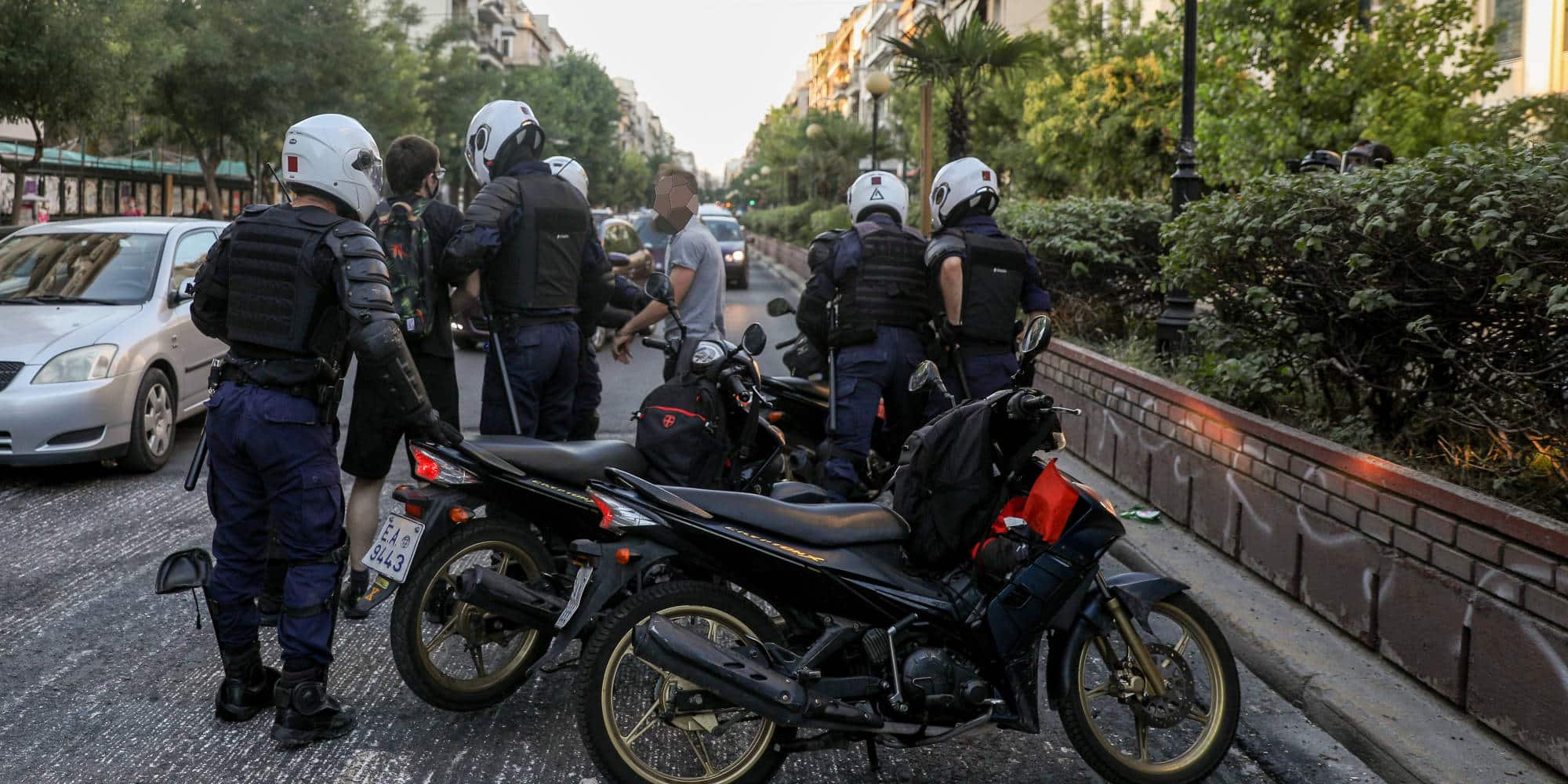 Αστυνομικοί στο κέντρο της Αθήνας στην πλατεία Βικτωρίας