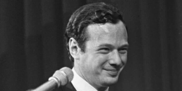 Άγαλμα του μάνατζερ των Beatles, Μπράιαν Έπσταϊν θα τοποθετηθεί στο Λίβερπουλ (εικόνα)