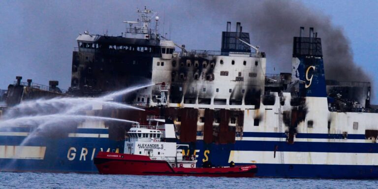 Euroferry Olympia: Νέα επιχείρηση για τον εντοπισμό των 10 αγνοουμένων – Στη «μάχη» και η ΕΜΑΚ, σε ετοιμότητα δύο ελικόπτερα