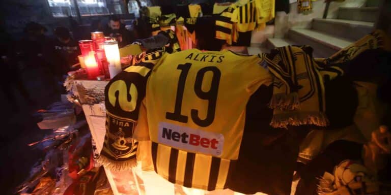 Μαρτυρία μητέρας για επίθεση στο γιο της «Έριξαν κάτω τον 15χρονο γιο μου και τον κλωτσούσαν στο κεφάλι» (βίντεο)