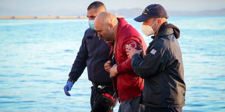 Φωτιά στο πλοίο Euroferry Olympia: Σκάφος του Λιμενικού μετέφερε στην Κέρκυρα έναν ελαφρά τραυματία