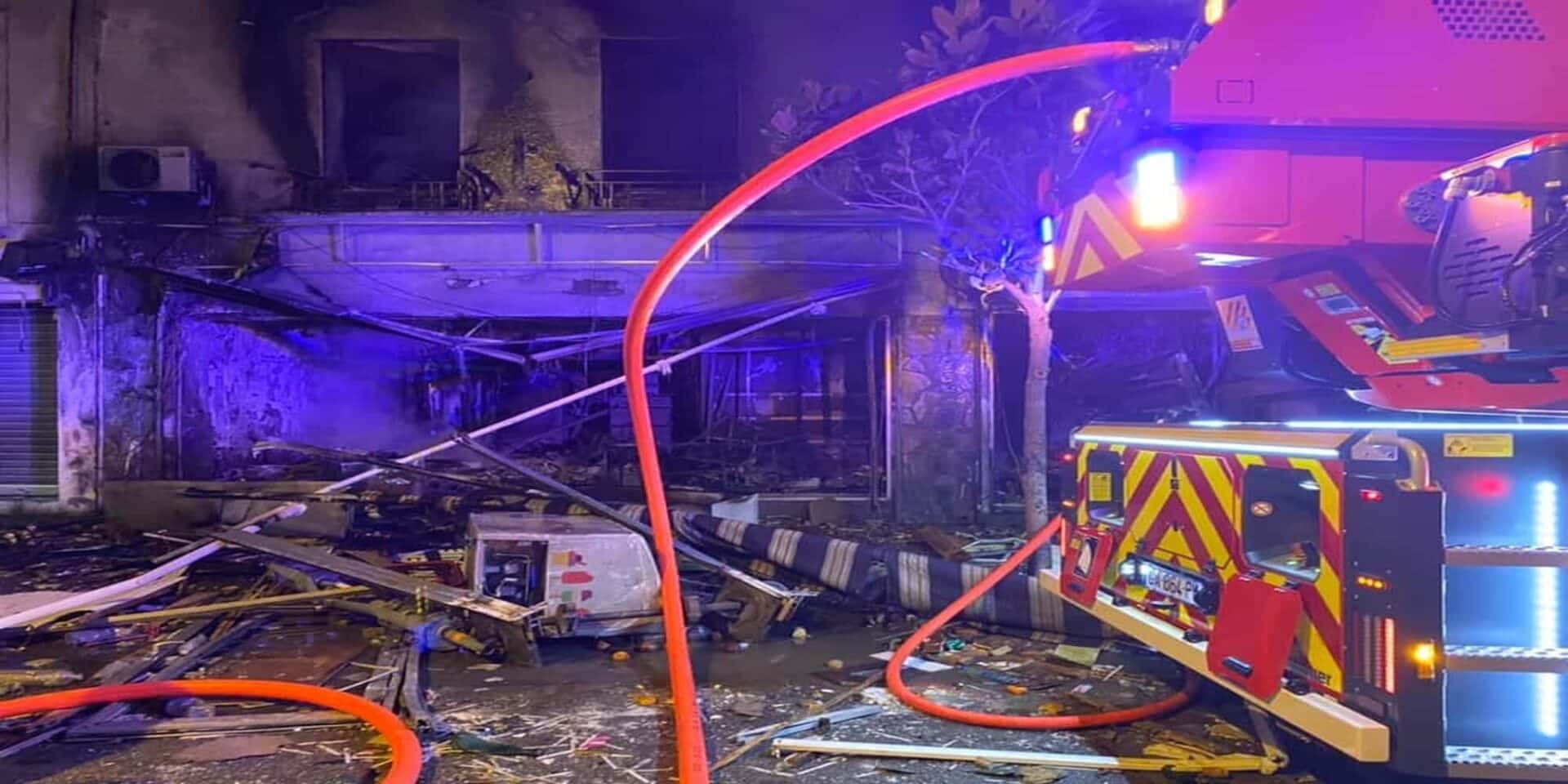 Πυροσβέστες εν δράσει σε πυρκαγιά στην Γαλλία