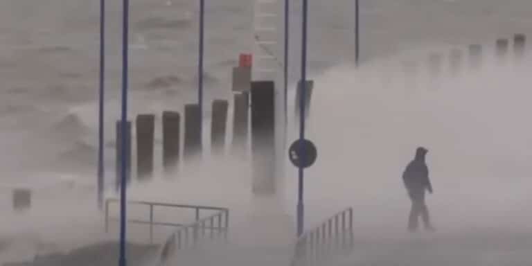 Η κακοκαιρία «Υλένια» πλήττει τη Γερμανία – Προβλήματα στις συγκοινωνίες και στην ηλεκτροδότηση (βίντεο)