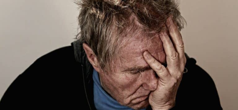 Θανατηφόρο έμφραγμα μπορεί να πάθουν ηλικιωμένοι που αγχώνονται για τα οικονομικά τους