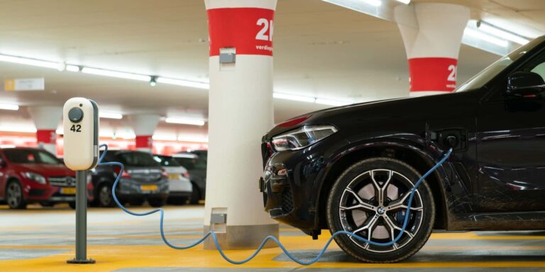 Ηλεκτρικά αυτοκίνητα: Οι πωλήσεις έφτασαν τα 6,6 εκατομμύρια το 2021