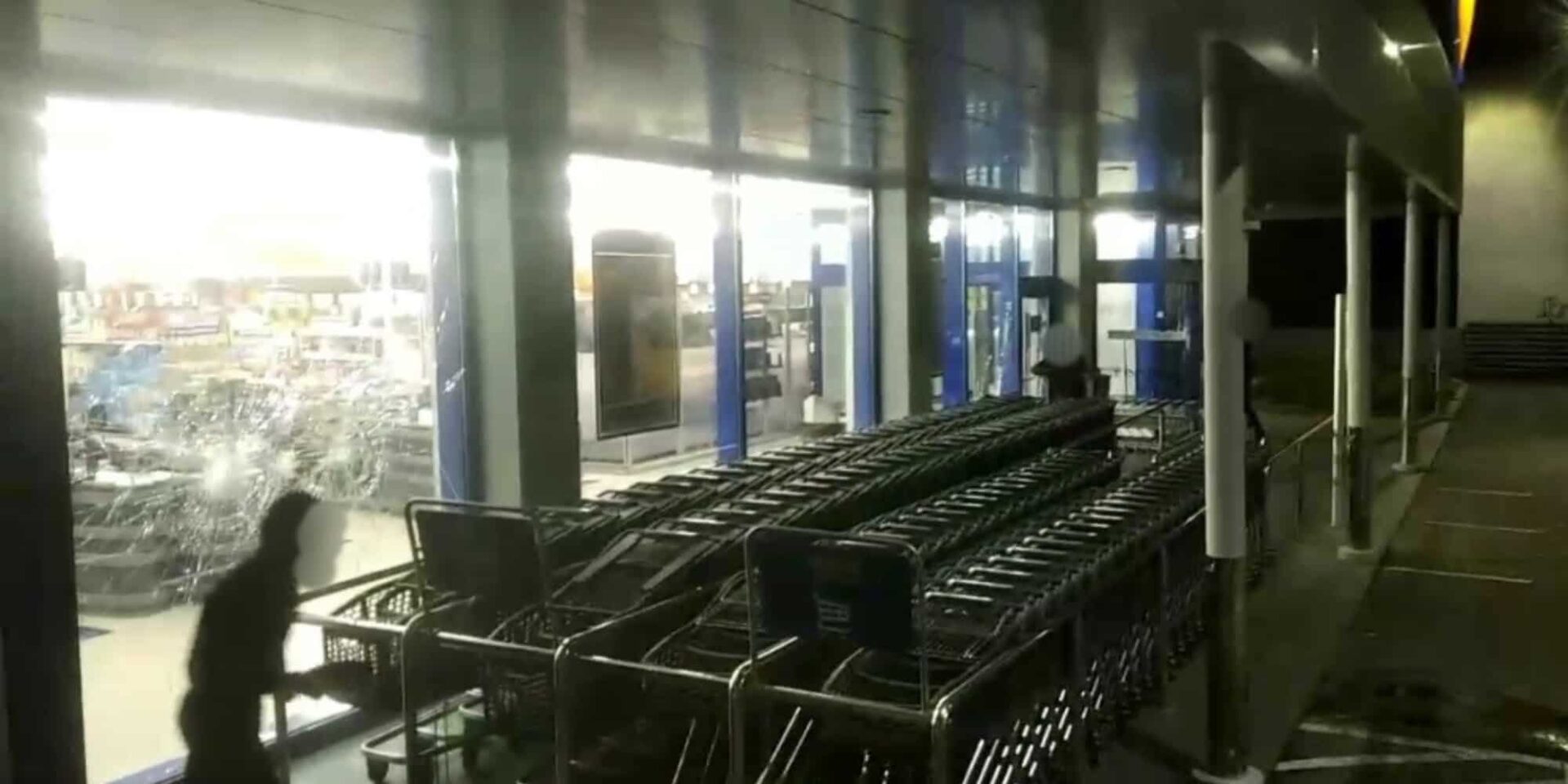 Επίθεση Ρουβίκωνα σε σούπερ μάρκετ στο Ίλιον
