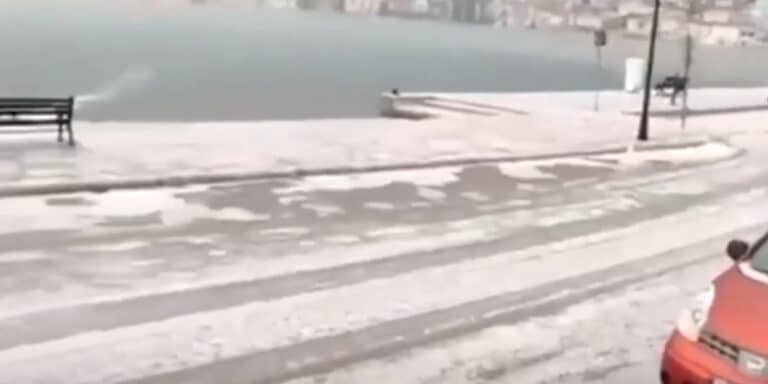 Σφοδρή χαλαζόπτωση στην Ιθάκη – Βγήκαν με τις μπουλντόζες για να καθαρίσουν τους δρόμους, πλημμύρισαν σπίτια