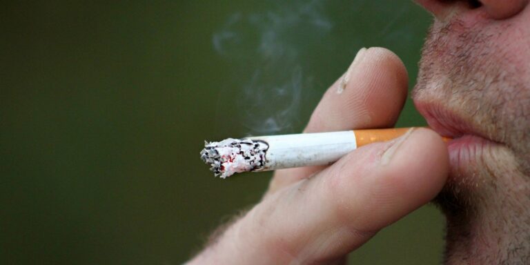 Οι καπνιστές άνω των 60 ετών έχουν χειρότερες επιδόσεις στα γνωστικά τεστ