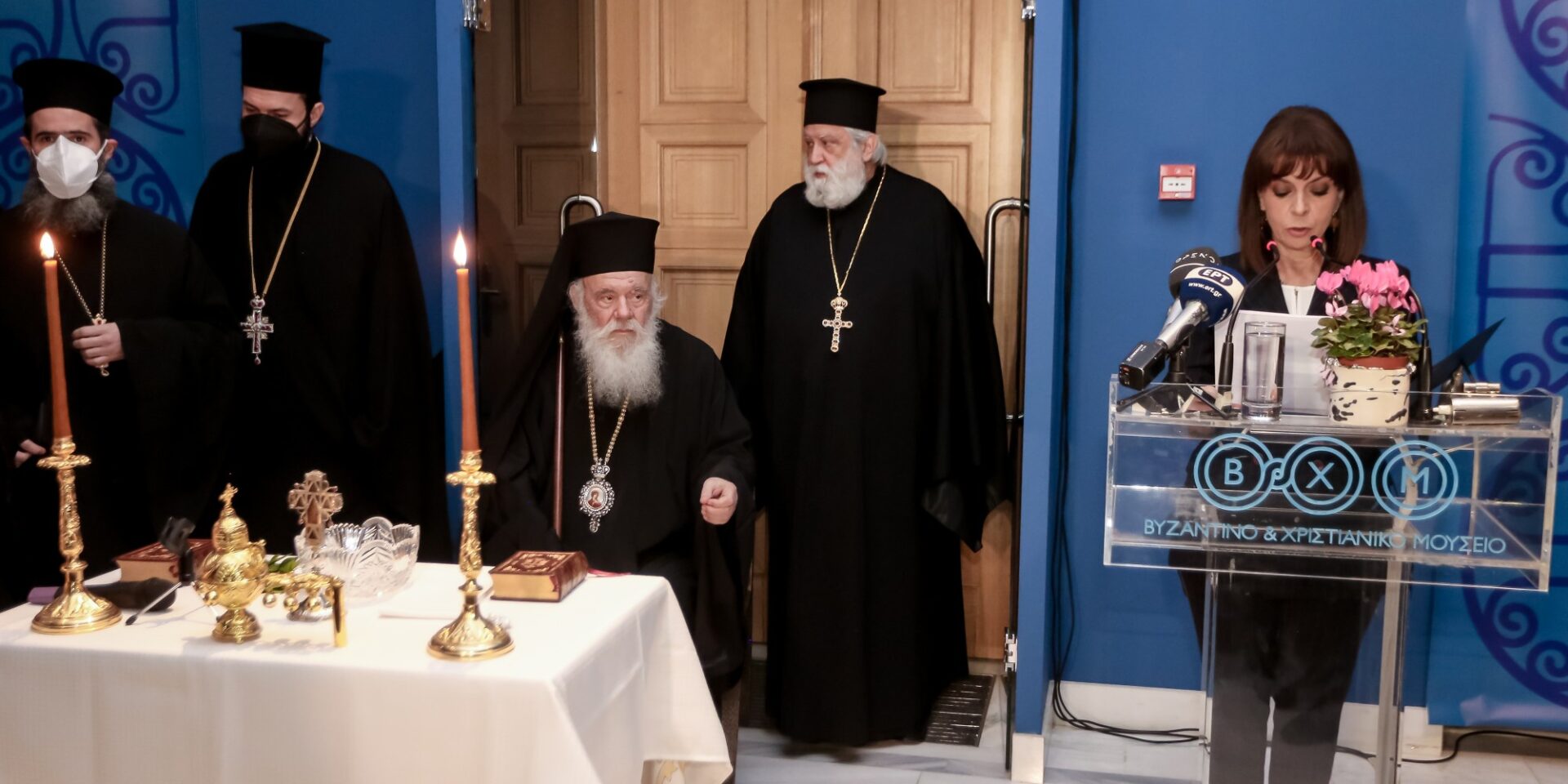 Η Πρόεδρος της Δημοκρατίας, Κατερίνα Σακελλαροπούλου στα εγκαίνια της έκθεσης «Υπέρ Πίστεως και Πατρίδος - Η συμβολή της Εκκλησίας στον Αγώνα του 1821»