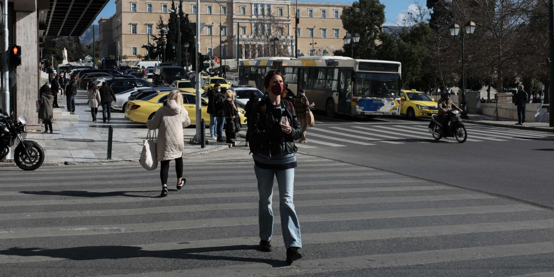 Κόσμος στο κέντρο της Αθήνας