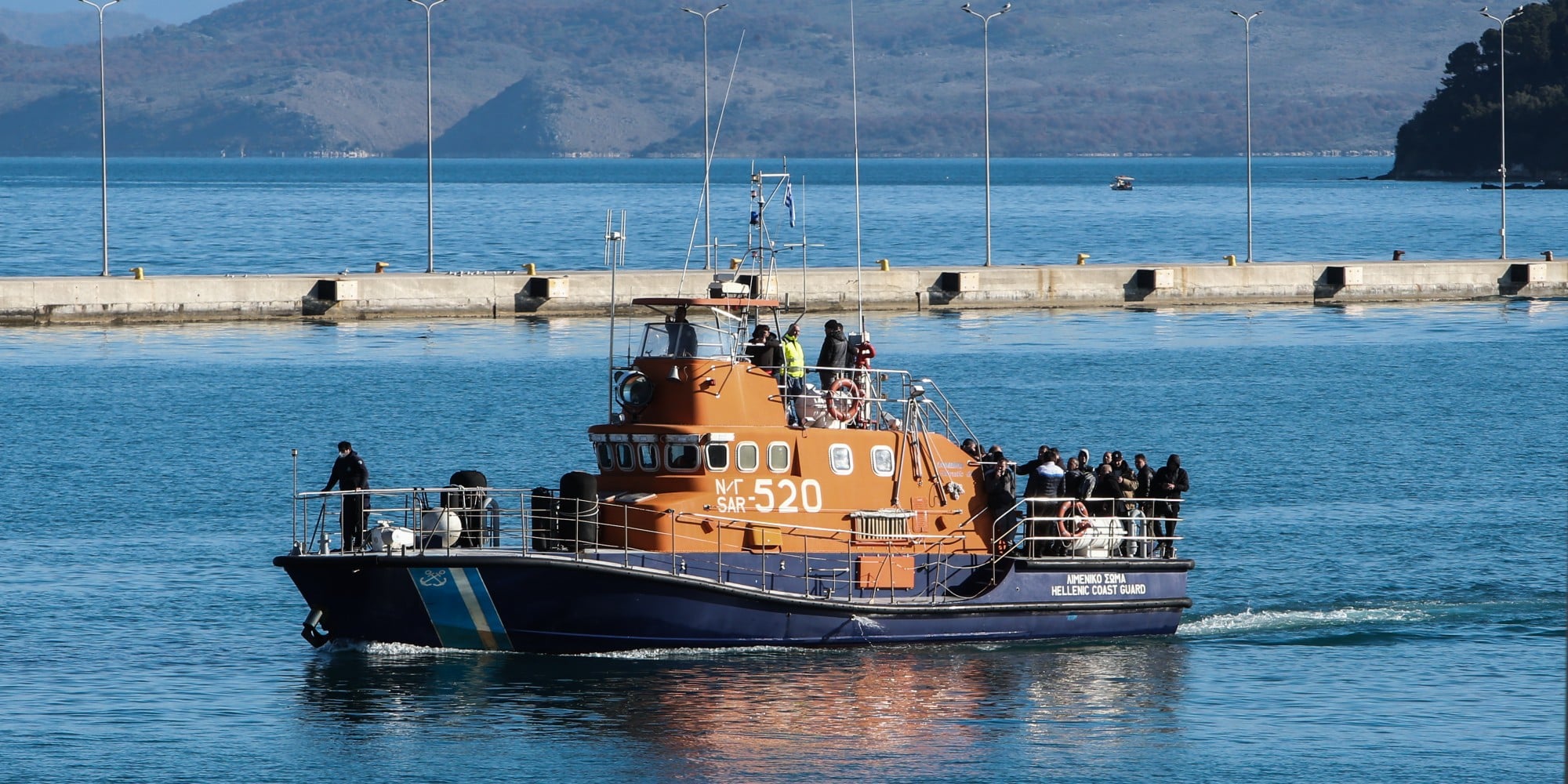 Μεταφορά επιβατών του πλοίου «Euroferry Olympia» στο λιμάνι της Κέρκυρας