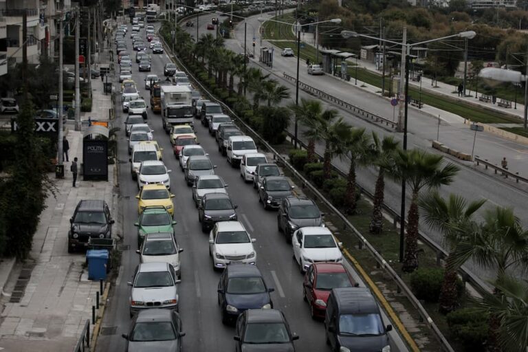 Κίνηση στους δρόμους: Ουρές σε Κηφισό, Κηφισίας και Ποσειδώνος (εικόνα)