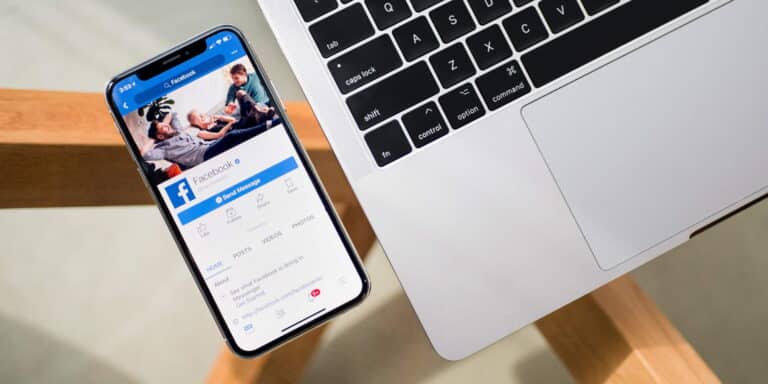 Το Facebook περιορίζει την πρόσβαση σε ειδήσεις του RT και του Sputnik στην ΕΕ