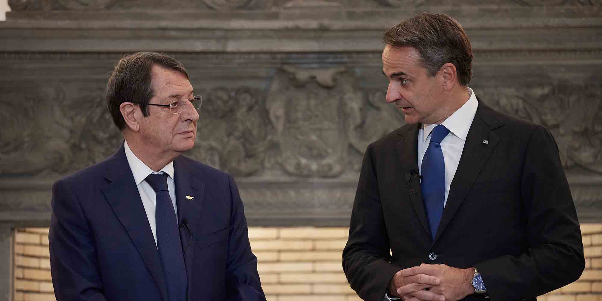 Ο πρόεδρος της Κύπρου, Νίκος Αναστασιάδης, με τον πρωθυπουργό της Ελλάδας, Κυριάκο Μητσοτάκη