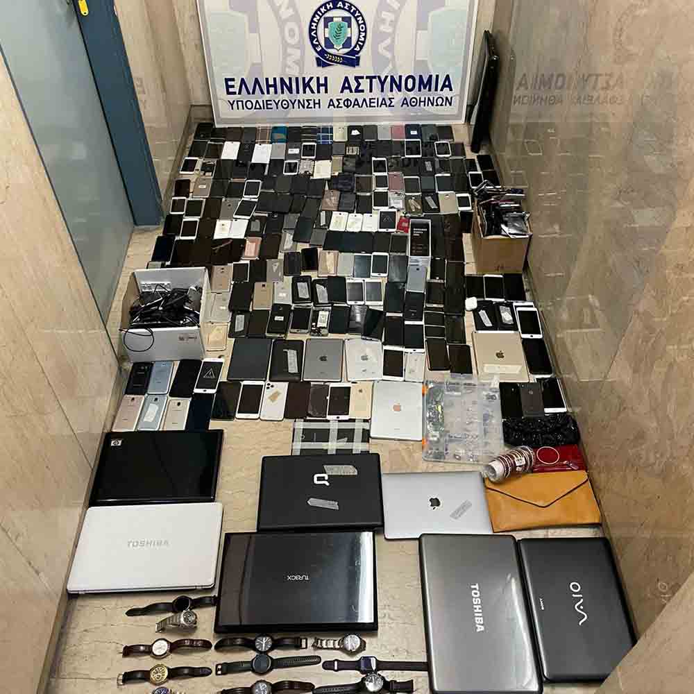 Κινητά, υπολογιστές, ρολόγια και άλλα πολλά κατάσχεσε η Αστυνομία