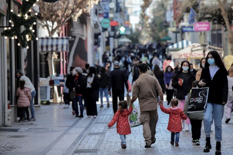 Προ των πυλών η νέα χαλάρωση μέτρων – Τι αναμένεται για διασκέδαση, γήπεδα και Απόκριες